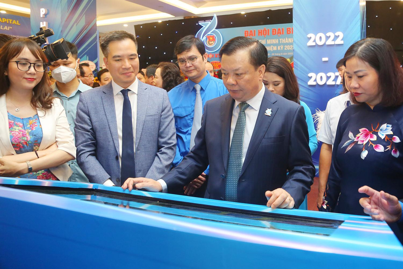 Lãnh đạo TP. Hà Nội trải nghiệm không gian sáng tạo của thanh niên Thủ đô.