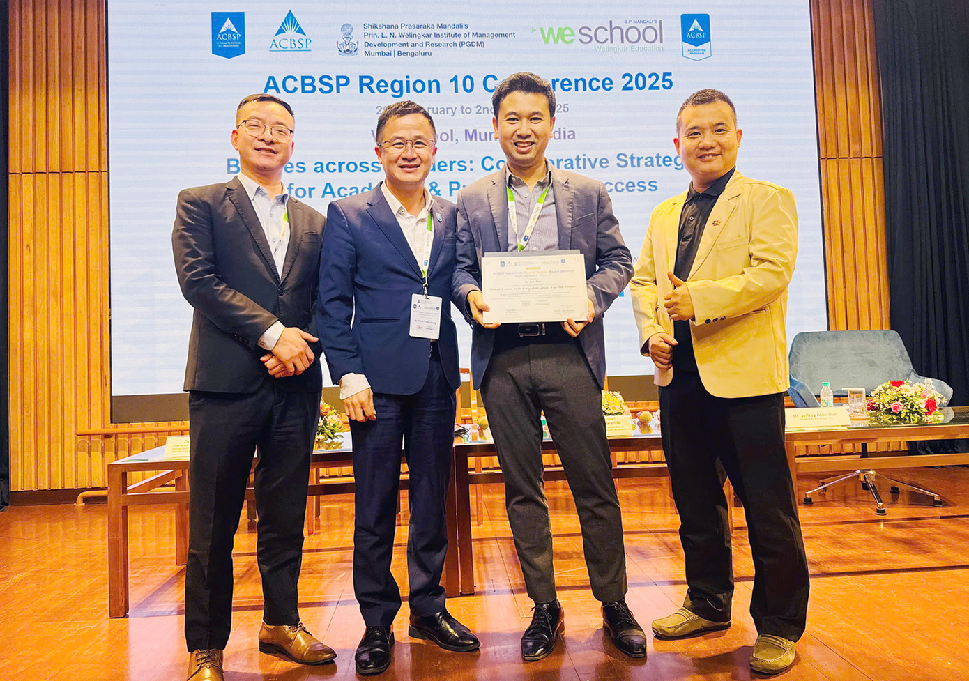 TS Phạm Thành Vinh giành giải cao nhất tại Hội nghị ACBSP khu vực 10, năm 2025.