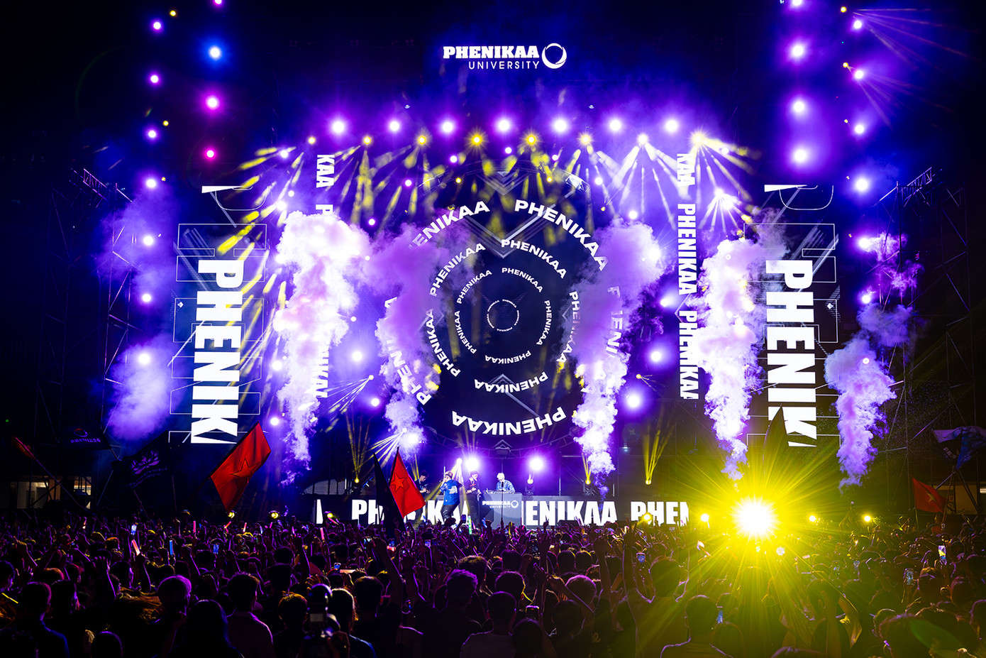 Sân khấu chương trình.