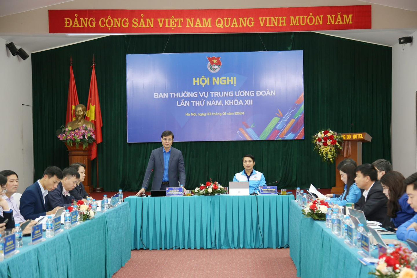 Anh Bùi Quang Huy - Ủy viên dự khuyết T.Ư Đảng, Bí thư thứ nhất T.Ư Đoàn và anh Nguyễn Ngọc Lương - Bí thư thường trực T.Ư Đoàn, Chủ tịch T.Ư Hội LHTN Việt Nam chủ trì Hội nghị. Ảnh: ĐĂNG HẢI