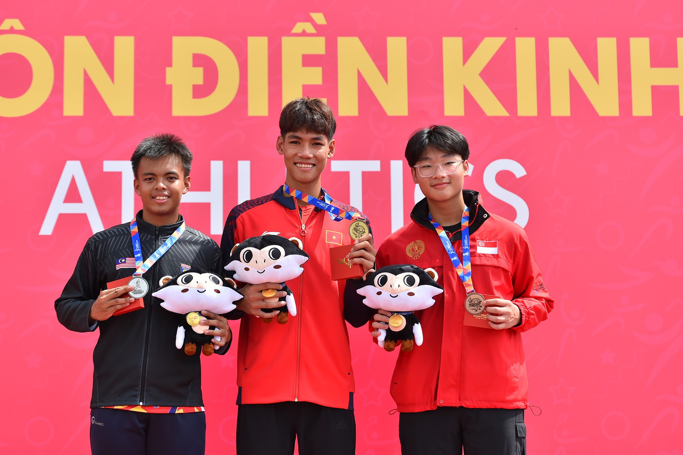 VĐV Việt Nam đoạt Huy chương Vàng môn Điền kinh. Ảnh: TRẦN HIỆP