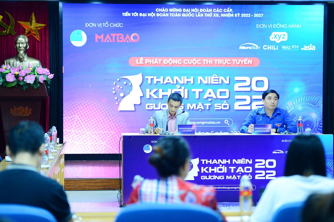 Đại diện Ban Tổ chức trao đổi với phóng viên báo chí tại chương trình.