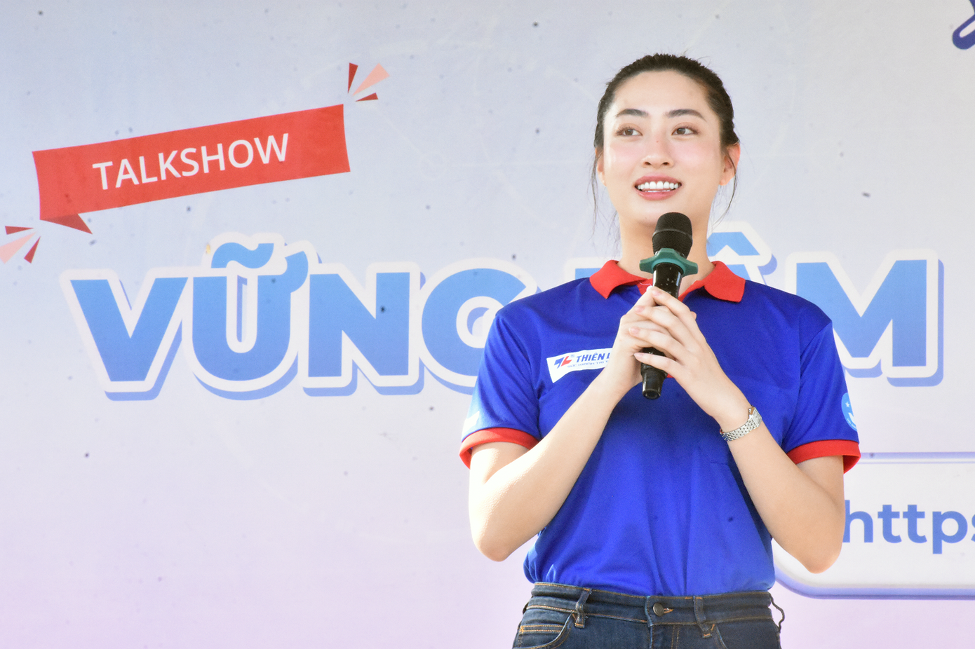 Hoa hậu Lương Thùy Linh mang đến nhiều chia sẻ gần gũi, truyền cảm hứng trong chương trình 'Tiếp sức tinh thần – Vững tâm lý, Vượt mùa thi' tại Hà Tĩnh.