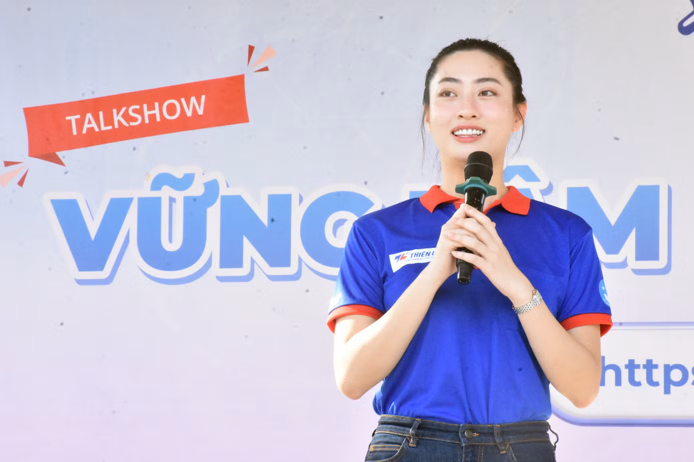 Hoa hậu Lương Thùy Linh mang đến nhiều chia sẻ gần gũi, truyền cảm hứng trong chương trình 'Tiếp sức tinh thần – Vững tâm lý, Vượt mùa thi' tại Hà Tĩnh.