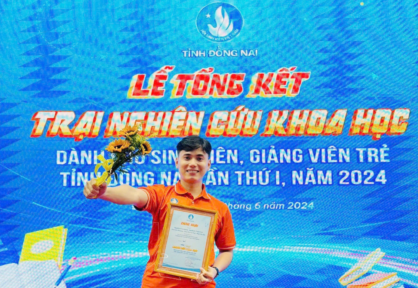 Nam sinh trường ĐH Lạc Hồng giành được nhiều thành tích đáng nể.