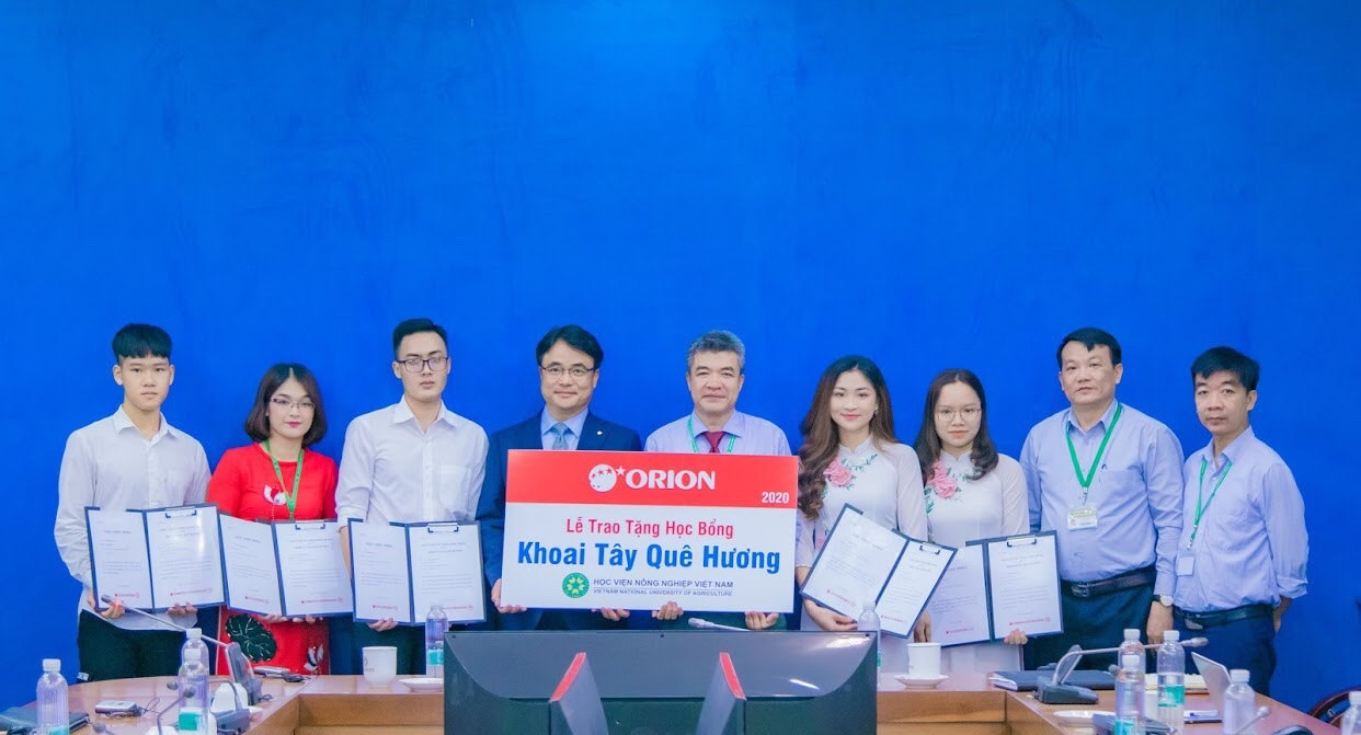 Thuỳ Linh giành nhiều học bổng của các đơn vị và doanh nghiệp dành cho sinh viên xuất sắc.