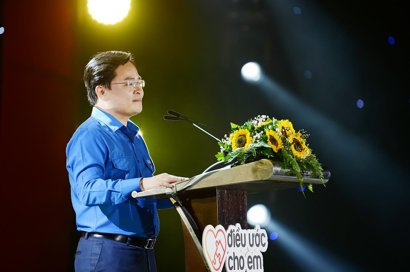 Anh Nguyễn Anh Tuấn, Uỷ viên T.Ư Đảng, Bí thư thứ nhất T.Ư Đoàn, Chủ tịch T.Ư Hội LHTN Việt Nam phát biểu tại chương trình. Anh Nguyễn Anh Tuấn, Uỷ viên T.Ư Đảng, Bí thư thứ nhất T.Ư Đoàn, Chủ tịch T.Ư Hội LHTN Việt Nam phát biểu tại chương trình.