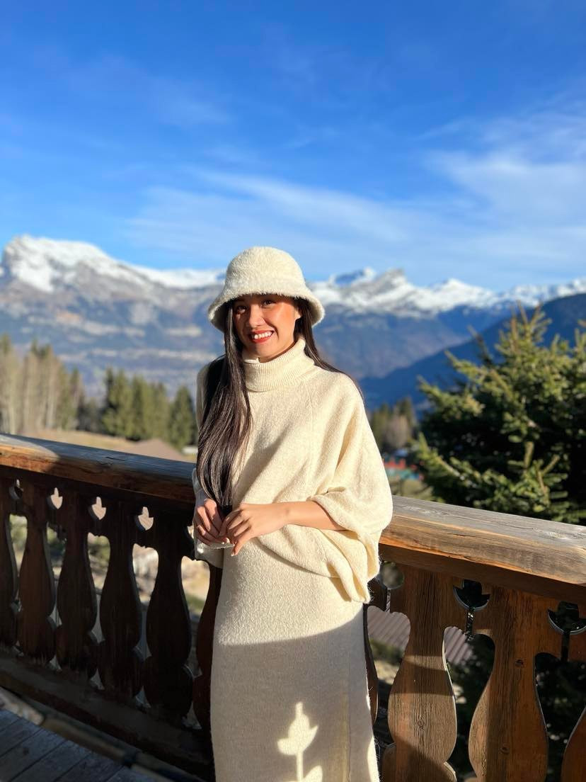 Yến Nguyễn (làm việc trong ngành Marketing tại thủ đô Luân Đôn, Vương quốc Anh). Yến Nguyễn (làm việc trong ngành Marketing tại thủ đô Luân Đôn, Vương quốc Anh).