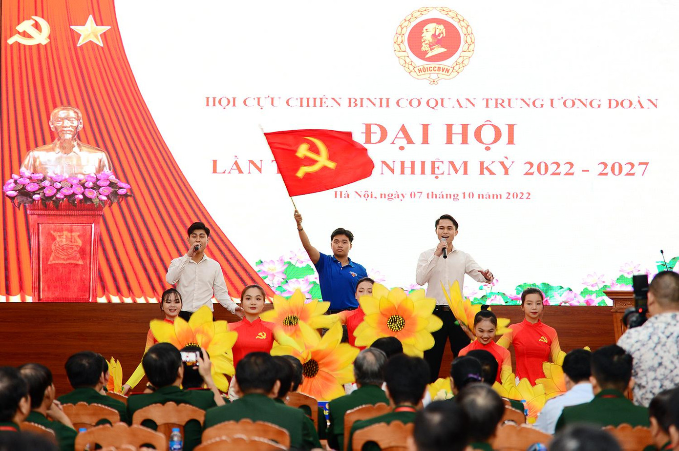 Chương trình văn nghệ chào mừng Đại hội. Chương trình văn nghệ chào mừng Đại hội.