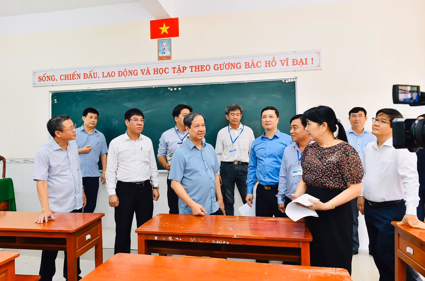 Bộ trưởng Nguyễn Kim Sơn kiểm tra chuẩn bị thi tốt nghiệp THPT tại tỉnh Hậu Giang.