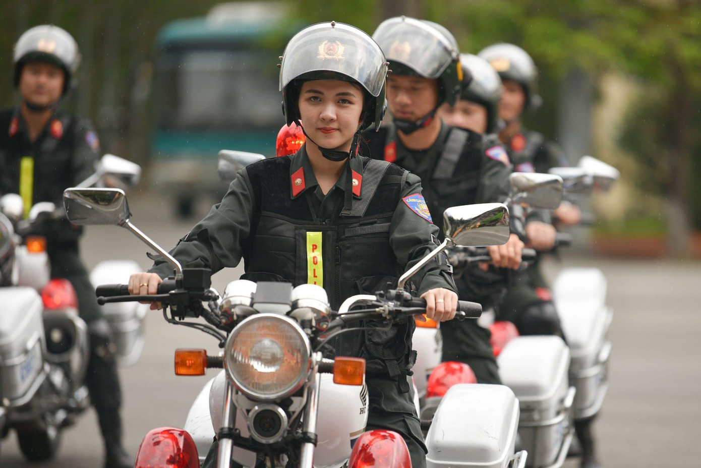 Những bóng hồng Cảnh sát tương lai thể hiện màn lái mô tô điêu luyện ảnh 2