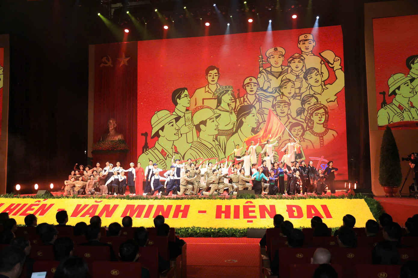 Toàn cảnh Lễ kỷ niệm 70 năm Ngày Giải phóng Thủ đô (10/10/1954 - 10/10/2024). Ảnh: VIẾT THÀNH