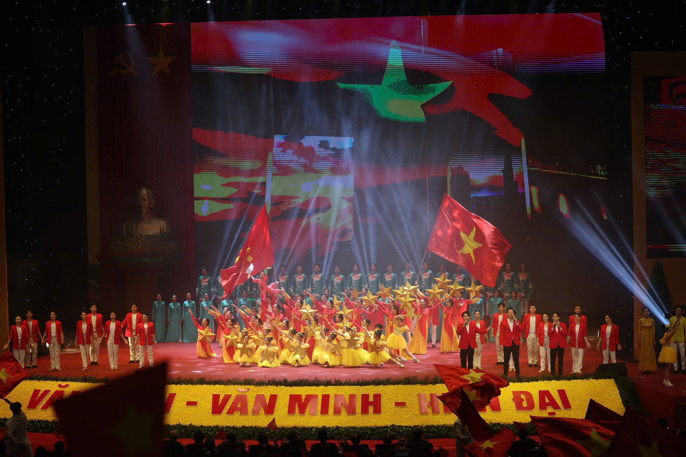 Toàn cảnh Lễ kỷ niệm 70 năm Ngày Giải phóng Thủ đô (10/10/1954 - 10/10/2024). Ảnh: VIẾT THÀNH