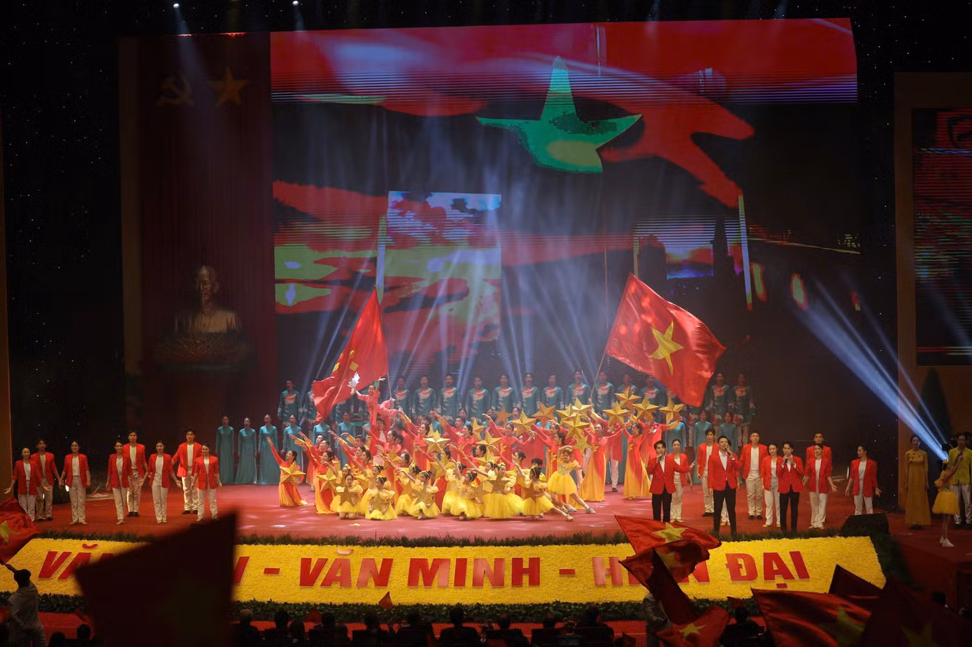 Toàn cảnh Lễ kỷ niệm 70 năm Ngày Giải phóng Thủ đô (10/10/1954 - 10/10/2024). Ảnh: VIẾT THÀNH