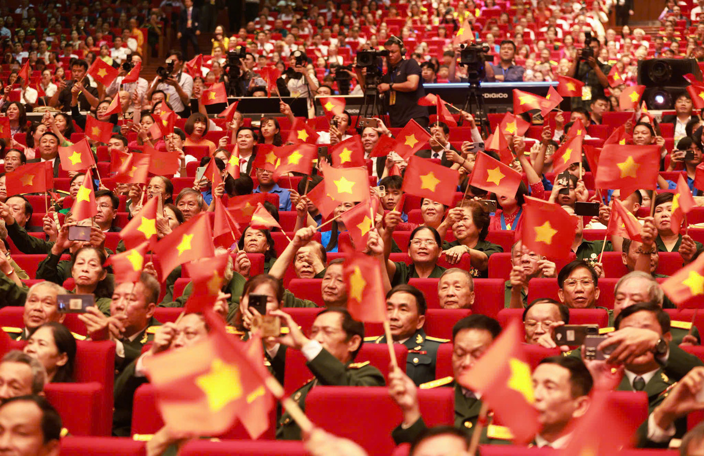 Toàn cảnh Lễ kỷ niệm 70 năm Ngày Giải phóng Thủ đô (10/10/1954 - 10/10/2024). Ảnh: VIẾT THÀNH