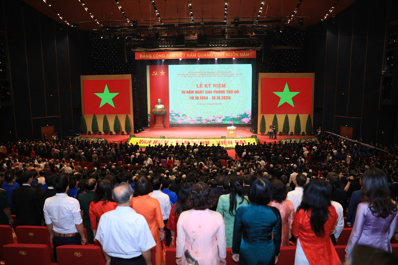 Lễ kỷ niệm 70 năm Ngày Giải phóng Thủ đô diễn ra tại Hà Nội, sáng ngày 10/10. Ảnh: VIẾT THÀNH