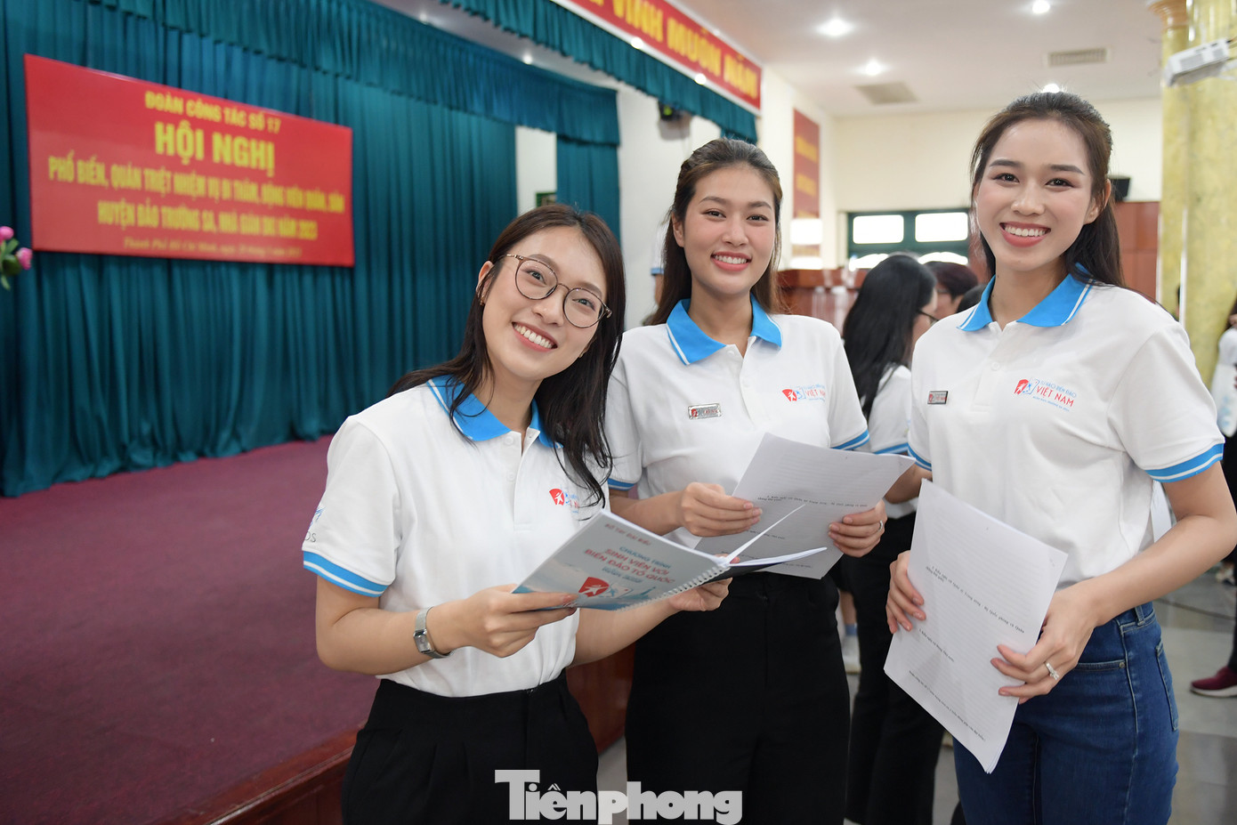 Đoàn &quot;Sinh viên với biển đảo tổ quốc 2023&quot; còn có sự tham gia của Hoa hậu Việt Nam năm 2020 Đỗ Thị Hà, Hoa hậu Hòa bình Việt Nam 2022 Đoàn Thiên Ân, MC Khánh Vy.