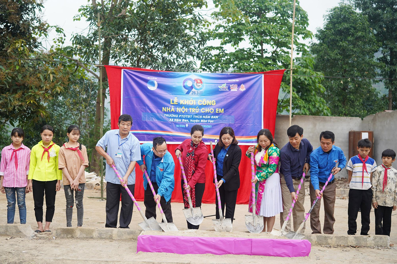 Khởi công “Nhà Nội trú cho em” tại trường PTDTBT Tiểu học Thượng Phùng, huyện Mèo Vạc.