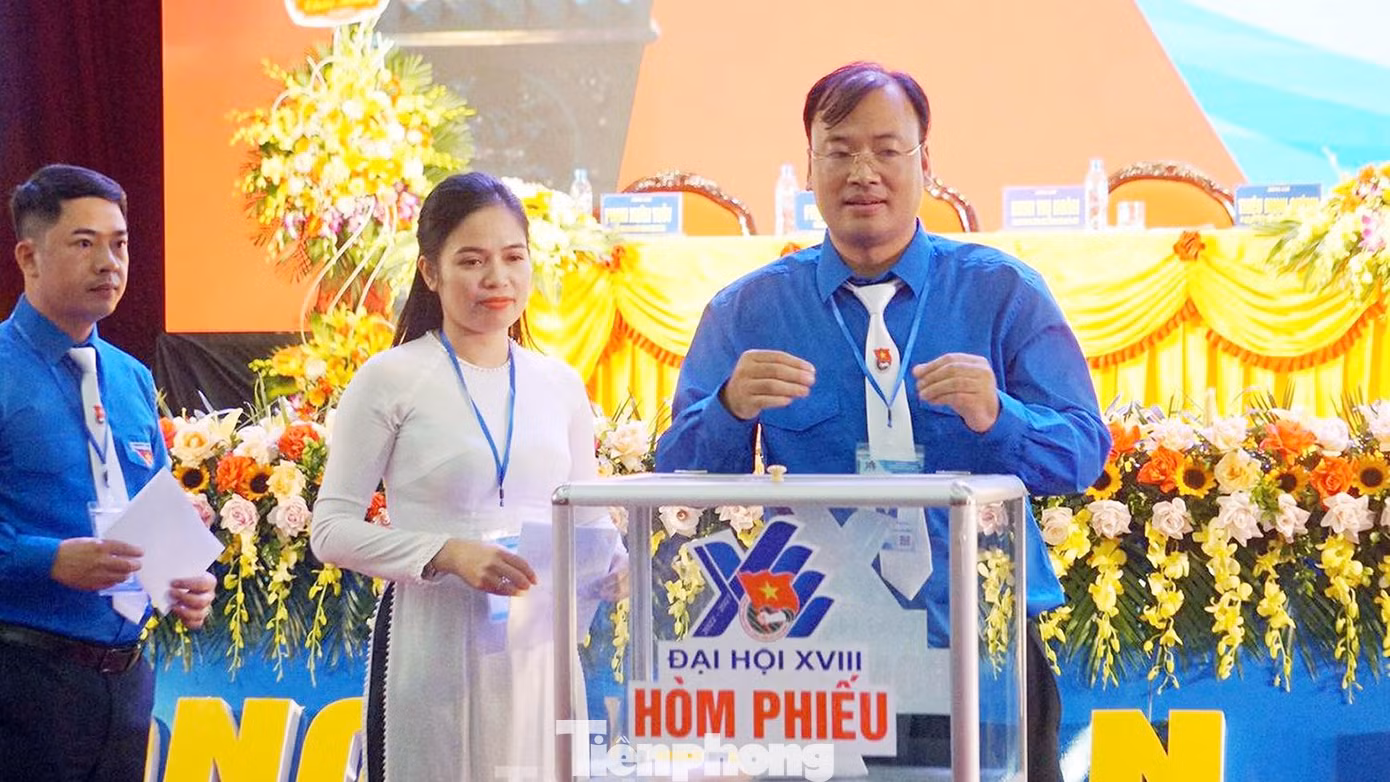 Anh Thiệu Minh Quỳnh tái đắc cử Bí thư Tỉnh Đoàn và chị Đinh Thị Hoàn tái đắc cử Phó Bí thư Tỉnh Đoàn Thái Bình.