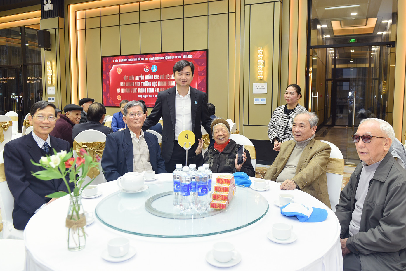 Anh Nguyễn Minh Triết - Bí thư T.Ư Đoàn, Chủ tịch T.Ư Hội Sinh viên Việt Nam trao đổi với thế hệ cán bộ, lãnh đạo Ban Thanh niên Trường học T.Ư Đoàn, Hội Sinh viên Việt Nam các thời kỳ. Anh Nguyễn Minh Triết - Bí thư T.Ư Đoàn, Chủ tịch T.Ư Hội Sinh viên Việt Nam trao đổi với thế hệ cán bộ, lãnh đạo Ban Thanh niên Trường học T.Ư Đoàn, Hội Sinh viên Việt Nam các thời kỳ.