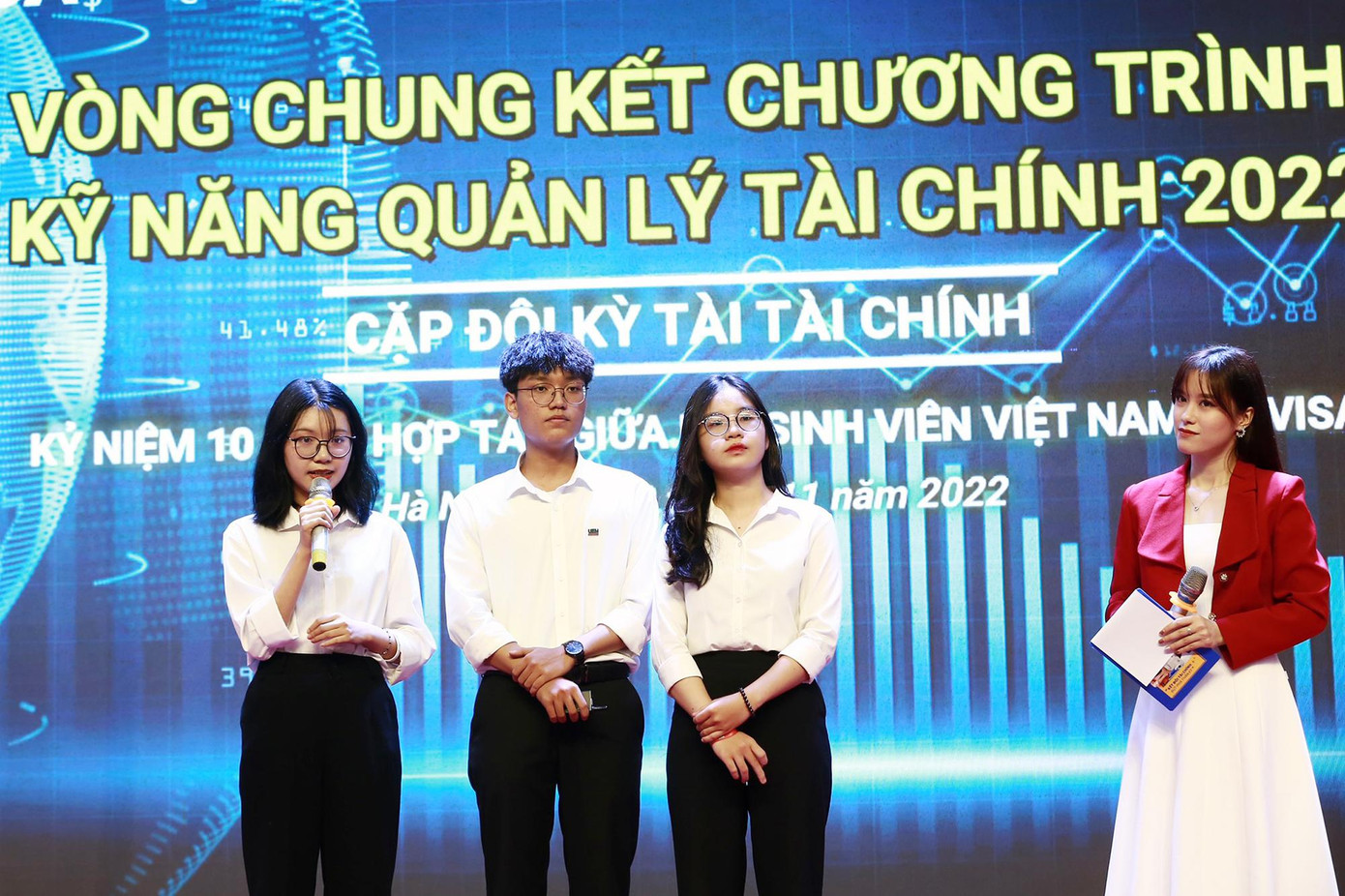 Đội H2L của trường ĐH Kinh tế TP. Hồ Chí Minh với dự án Trung tâm Anh ngữ Langplus đã xuất sắc giành giải Nhất chung cuộc với phần thưởng 45 triệu đồng.