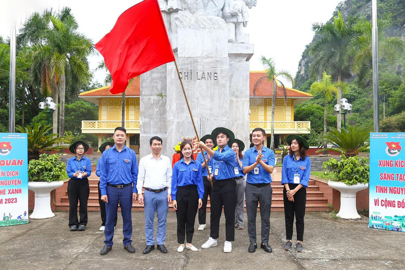 Đội tình nguyện chiến dịch “Mùa Hè Xanh” năm 2023 của trường ĐH Ngoại thương đã chính thức xuất quân tại huyện Chi Lăng, tỉnh Lạng Sơn.