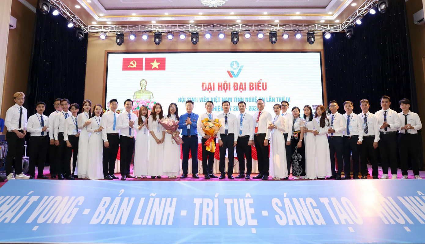 Ban Chấp hành Hội Sinh viên tỉnh Nghệ An ra mắt Đại hội. Ban Chấp hành Hội Sinh viên tỉnh Nghệ An ra mắt Đại hội.