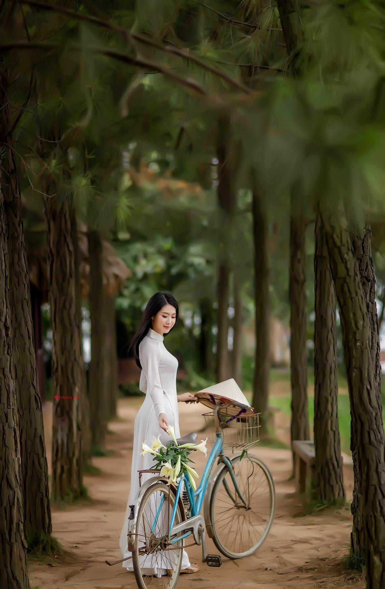 Nhờ khả năng diễn xuất mà 9X được nhiều thương hiệu thời trang nổi tiếng săn đón.