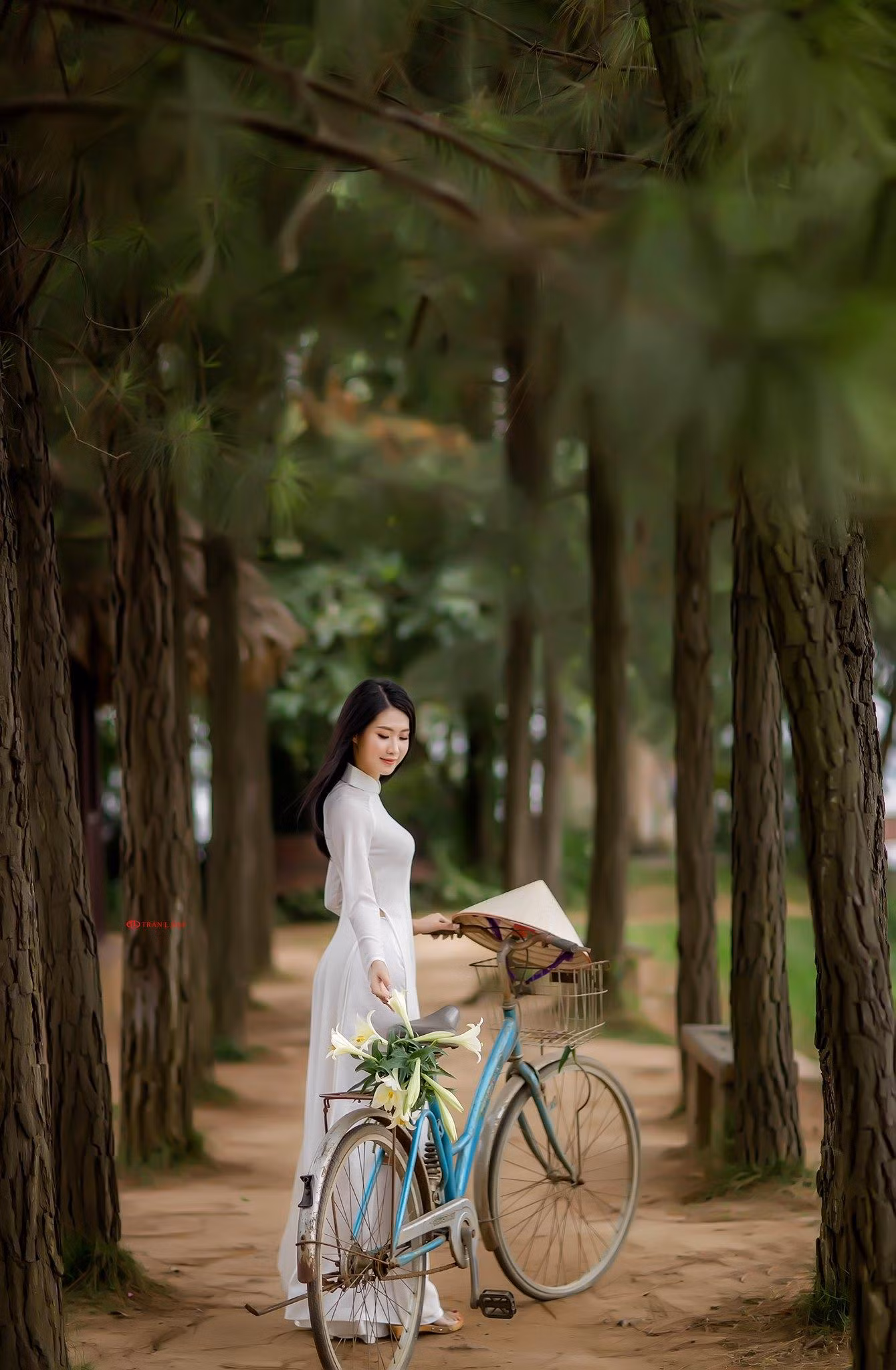 Nhờ khả năng diễn xuất mà 9X được nhiều thương hiệu thời trang nổi tiếng săn đón.