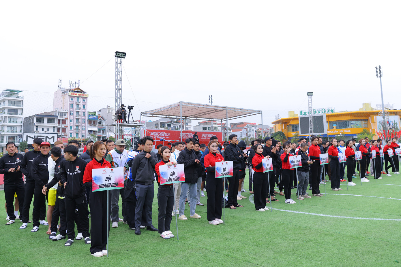 Vòng Chung kết năm nay quy tụ 11 đội bóng với hơn 130 vận động viên.