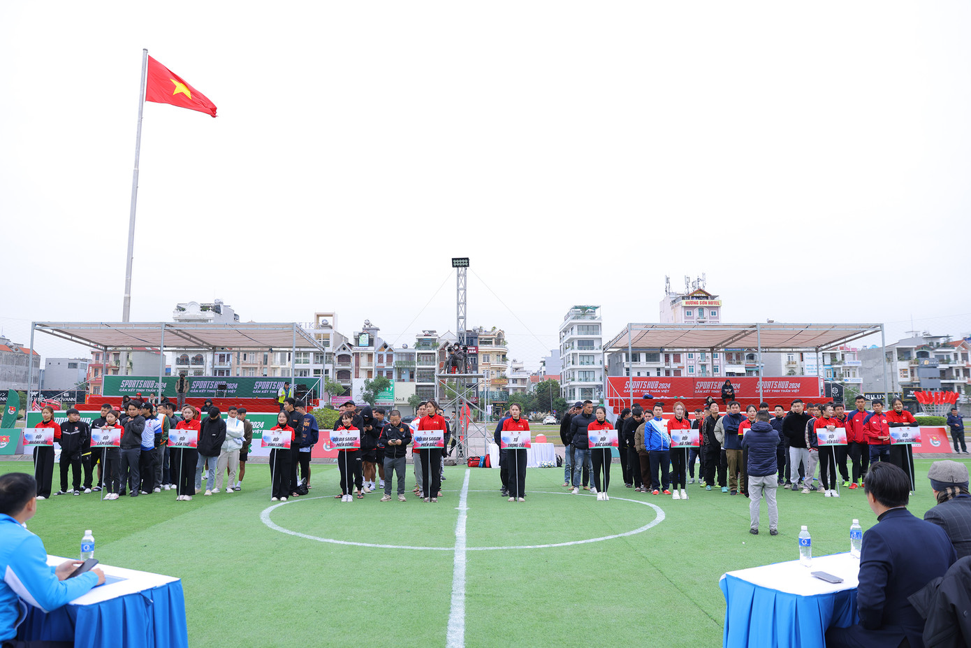Vòng Chung kết năm nay quy tụ 11 đội bóng với hơn 130 vận động viên.