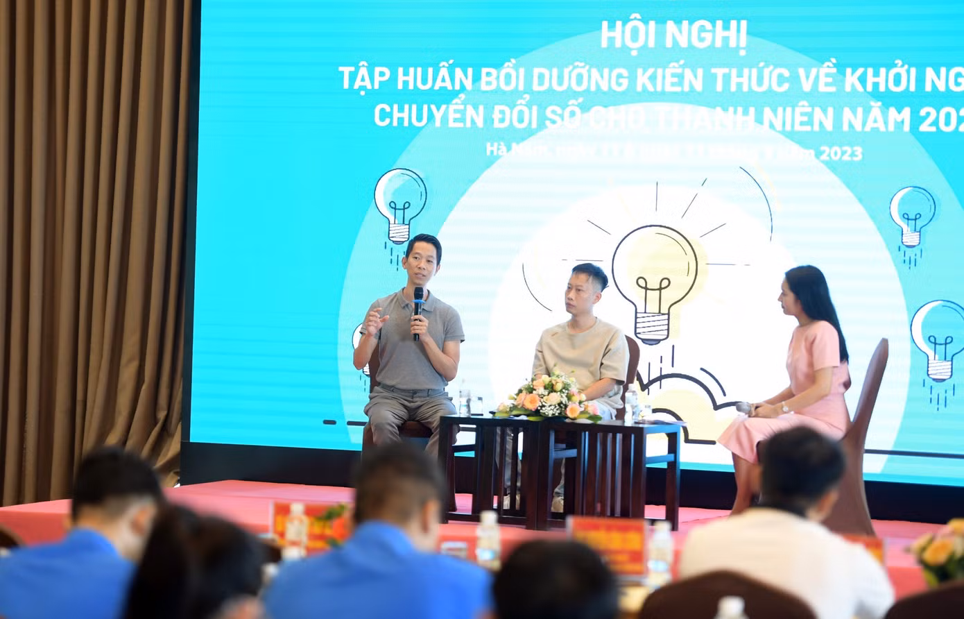 Các diễn giả trình bày tại chương trình. Các diễn giả trình bày tại chương trình.