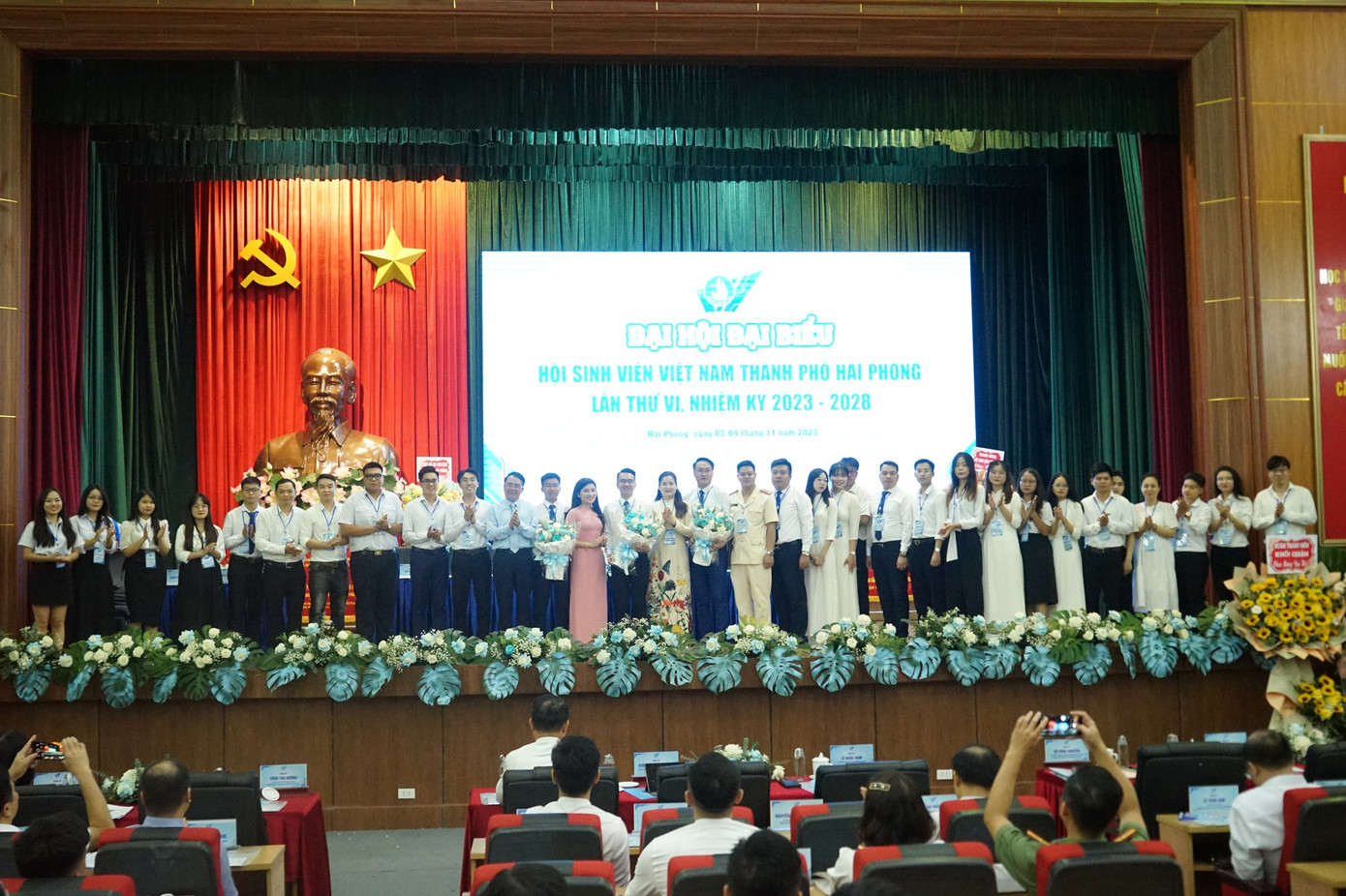 Ban Chấp hành Hội Sinh viên TP. Hải Phòng ra mắt tại Đại hội. Ban Chấp hành Hội Sinh viên TP. Hải Phòng ra mắt tại Đại hội.