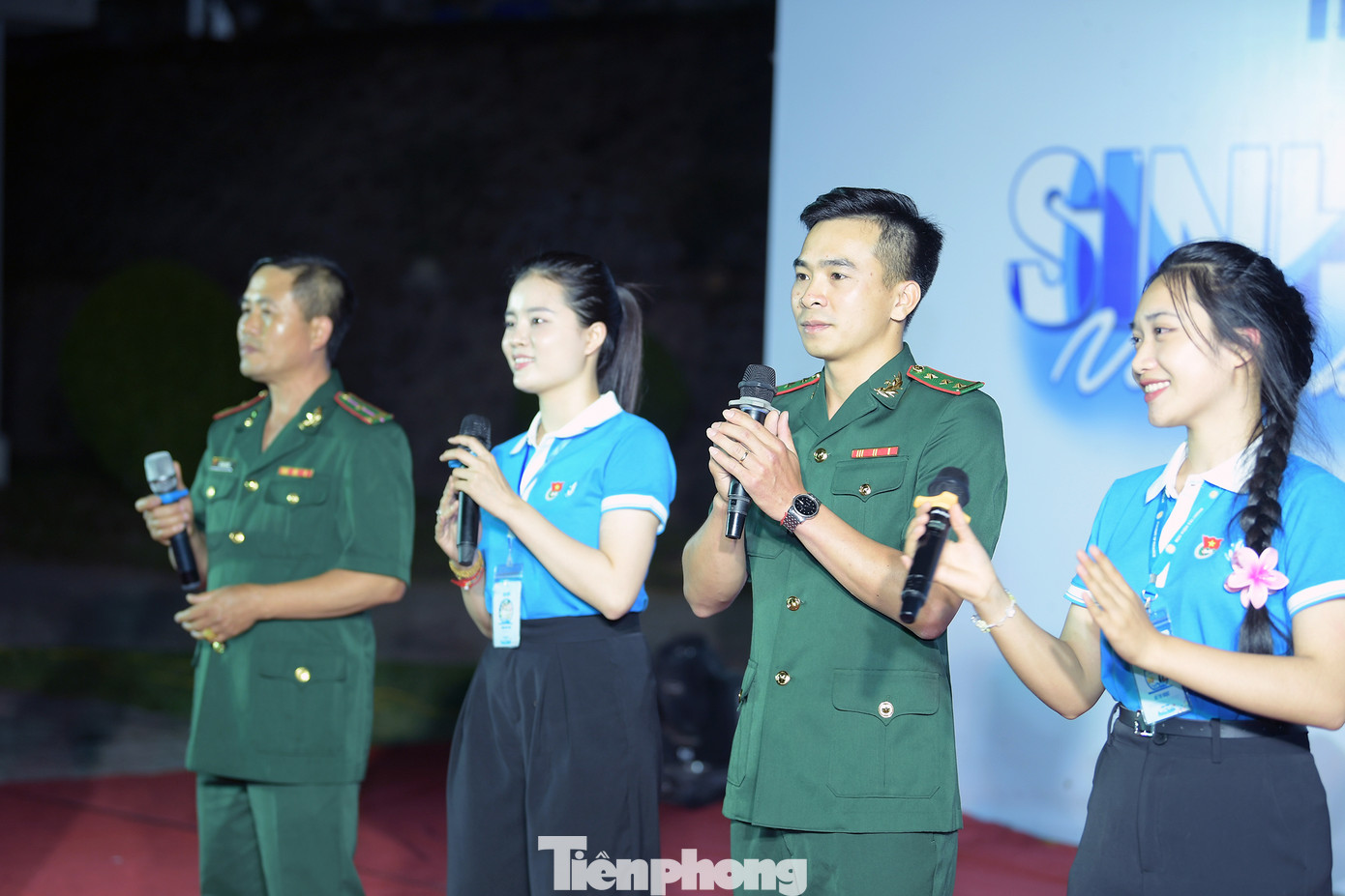 Tại chương trình, các cán bộ, hội viên, sinh viên và chiến sĩ Đồn Biên phòng A Pa Chải giao lưu chương trình văn nghệ sôi động với các bài ca về quê hương, đất nước, sinh viên Việt Nam…