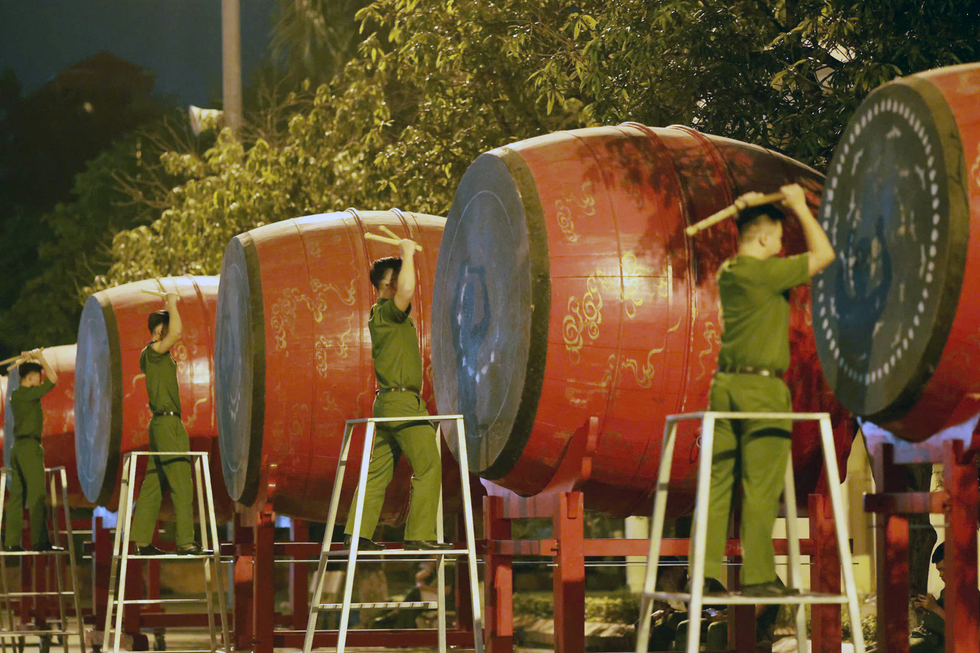 Tiết mục trống hội “Bản hùng ca toàn thắng”. Tiết mục trống hội “Bản hùng ca toàn thắng”.