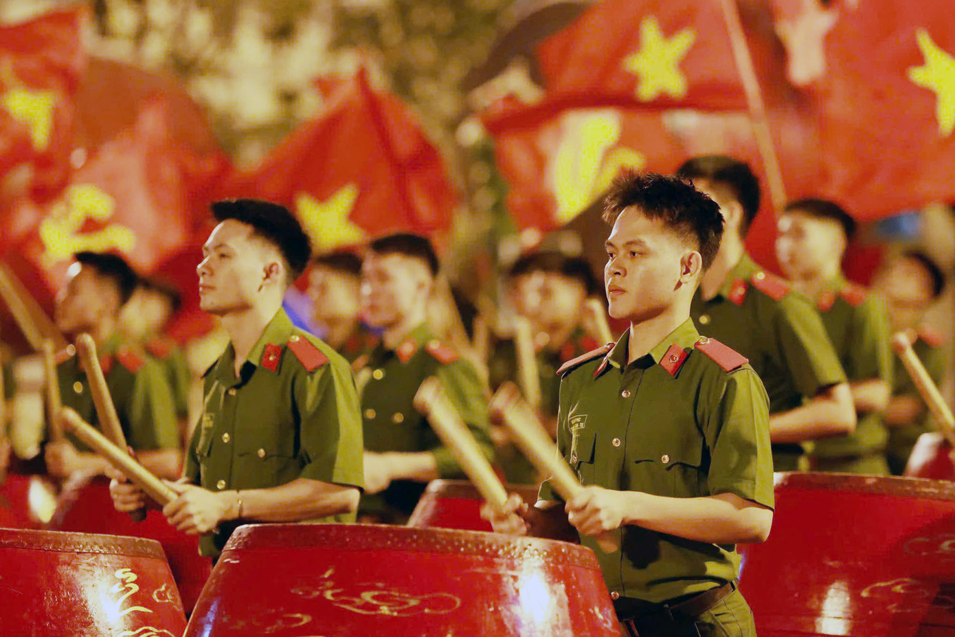 Tiết mục trống hội “Bản hùng ca toàn thắng”. Tiết mục trống hội “Bản hùng ca toàn thắng”.