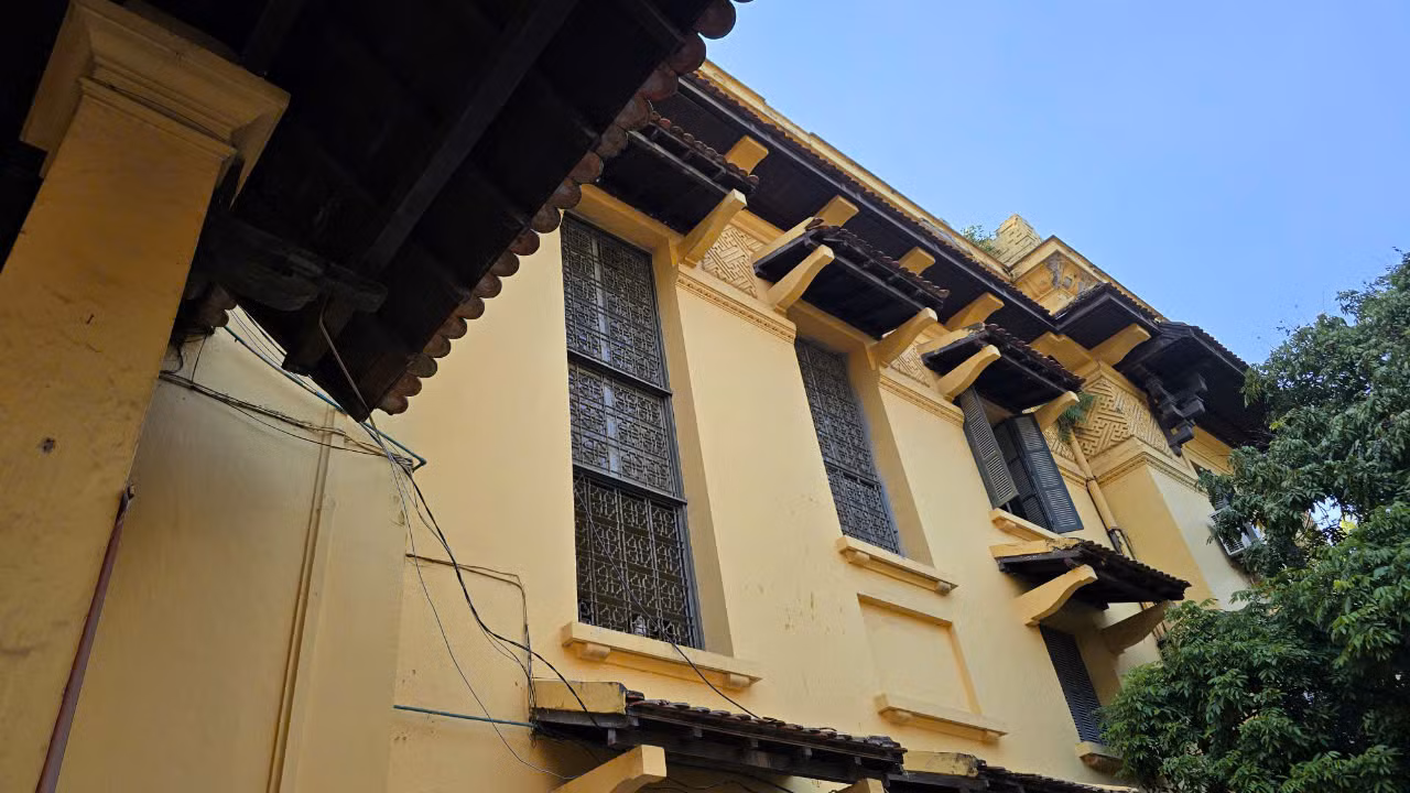 Từ ngày 9 đến 17/11, trường lần đầu mở cửa cho khách tham quan, nhân triển lãm nghệ thuật tương tác "Cảm thức Đông Dương".