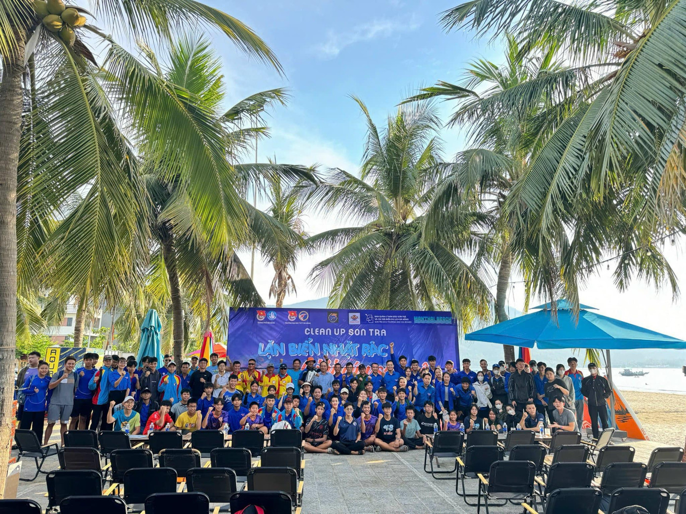 Hàng trăm tình nguyện viên tham gia các hoạt động bảo vệ môi trường biển.