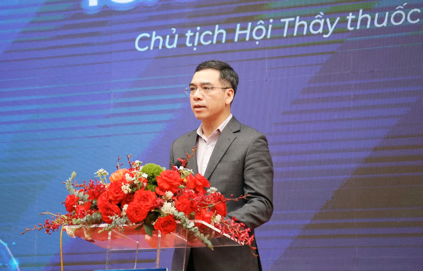 TS. BS Hà Anh Đức - Chủ tịch T.Ư Hội Thầy thuốc trẻ Việt Nam phát biểu tại chương trình.
