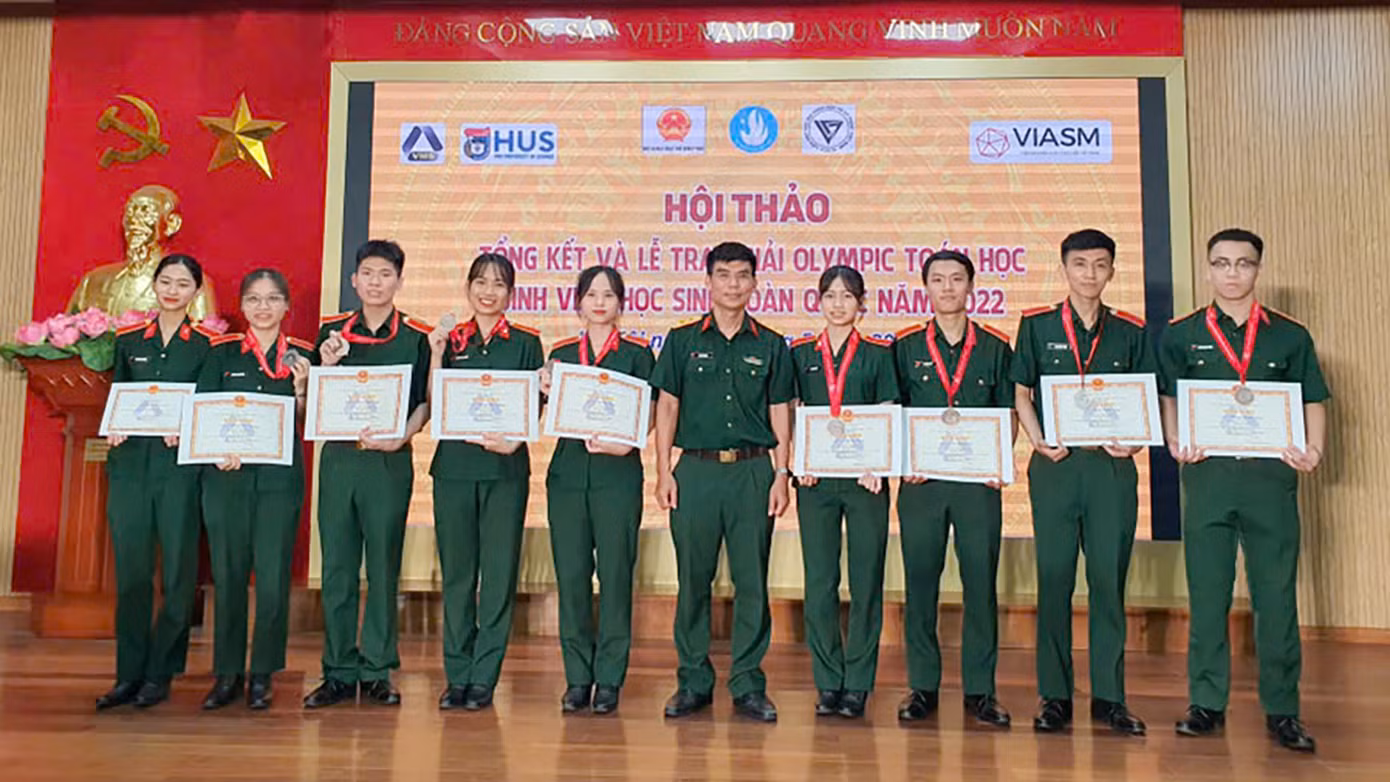 Nữ sinh giành nhiều giải thưởng trong nghiên cứu khoa học. Nữ sinh giành nhiều giải thưởng trong nghiên cứu khoa học.