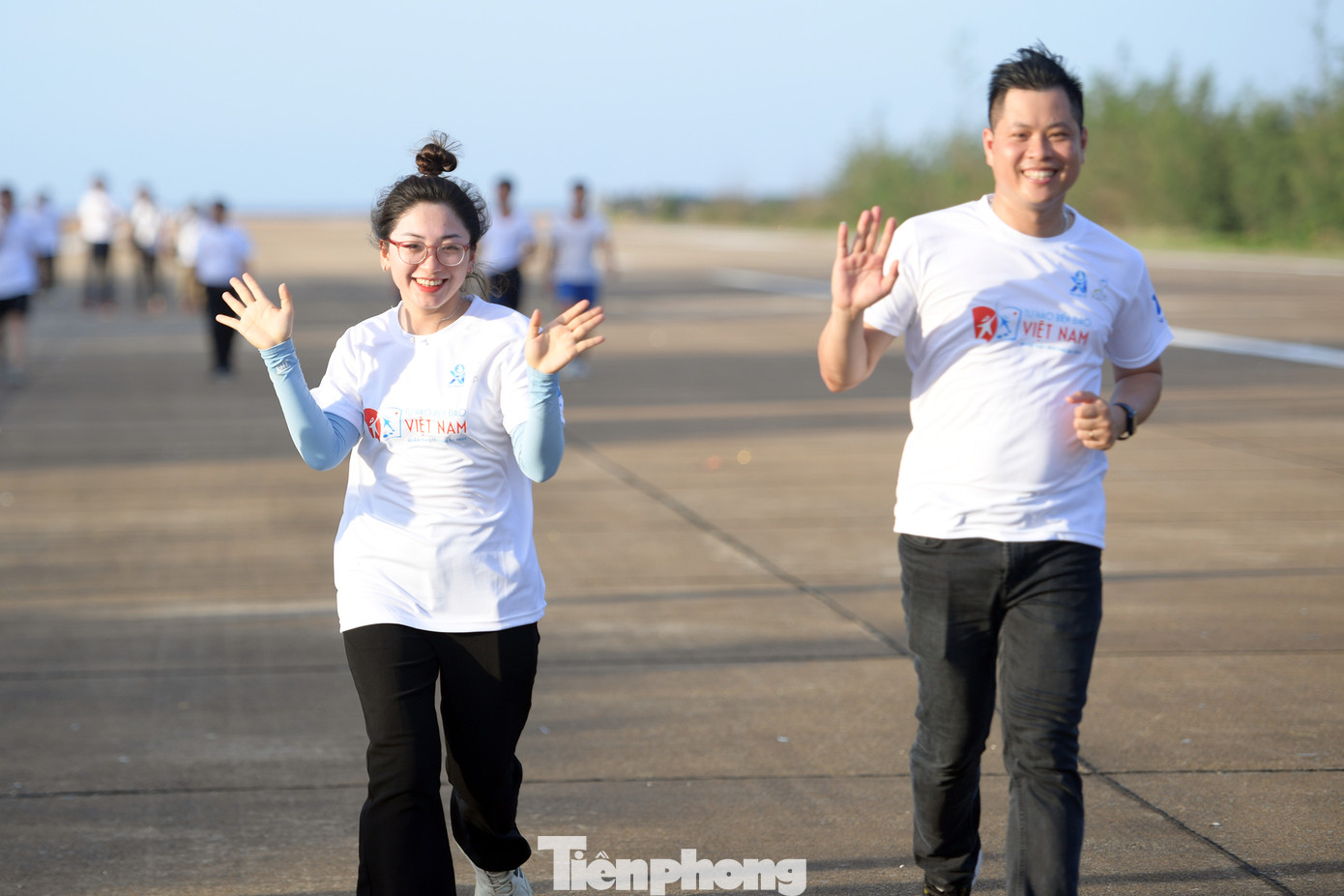 Mỗi km chạy bộ của vận động viên sẽ đóng góp 5 nghìn đồng với mức tối đa 50 nghìn đồng vào các công trình sinh viên, hoạt động hỗ trợ đời sống cán bộ, chiến sĩ và nhân dân huyện đảo Trường Sa cũng như Nhà giàn DK1. Mỗi km chạy bộ của vận động viên sẽ đóng góp 5 nghìn đồng với mức tối đa 50 nghìn đồng vào các công trình sinh viên, hoạt động hỗ trợ đời sống cán bộ, chiến sĩ và nhân dân huyện đảo Trường Sa cũng như Nhà giàn DK1.