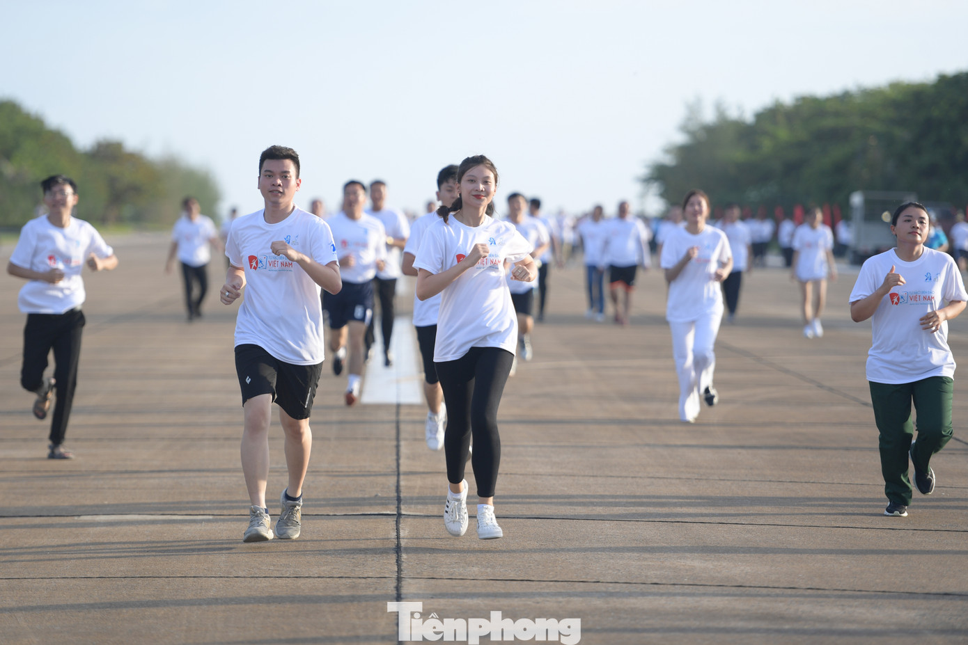 Mỗi km chạy bộ của vận động viên sẽ đóng góp 5 nghìn đồng với mức tối đa 50 nghìn đồng vào các công trình sinh viên, hoạt động hỗ trợ đời sống cán bộ, chiến sĩ và nhân dân huyện đảo Trường Sa cũng như Nhà giàn DK1. Mỗi km chạy bộ của vận động viên sẽ đóng góp 5 nghìn đồng với mức tối đa 50 nghìn đồng vào các công trình sinh viên, hoạt động hỗ trợ đời sống cán bộ, chiến sĩ và nhân dân huyện đảo Trường Sa cũng như Nhà giàn DK1.