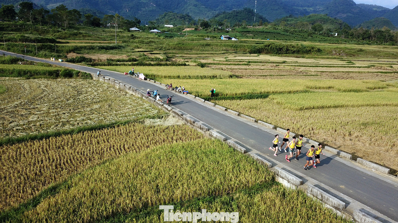 Cung đường chạy giữa mùa vàng Lai Châu.