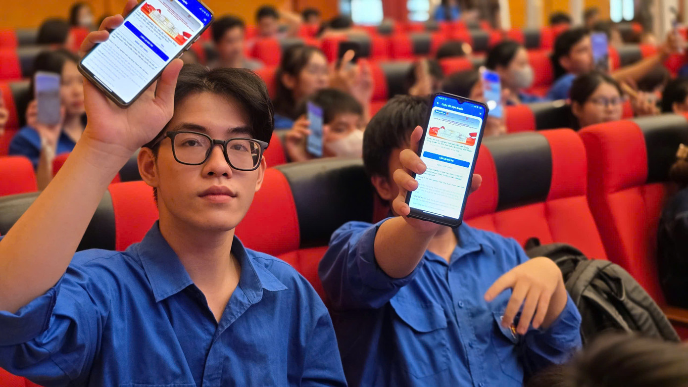 Những thí sinh đầu tiên tham gia cuộc thi. Những thí sinh đầu tiên tham gia cuộc thi.