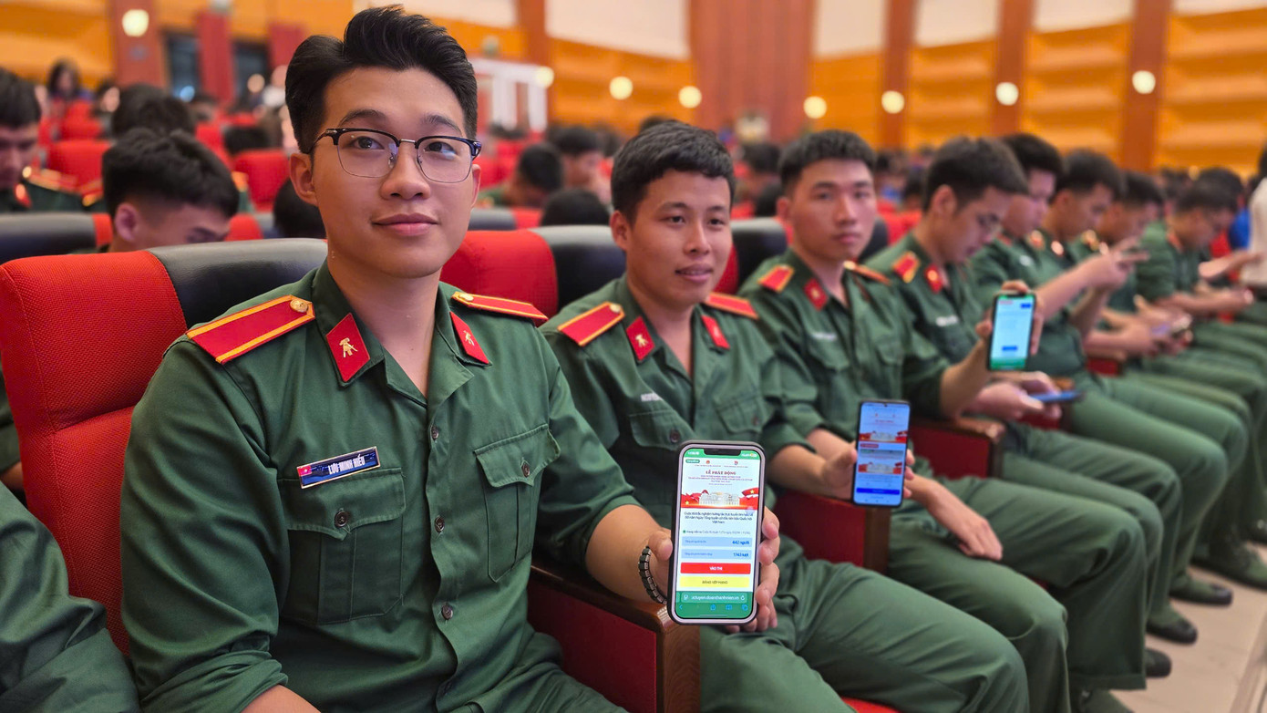 Học viên Học viện Kỹ thuật Quân sự hào hứng tham gia cuộc thi tại Lễ phát động. Ảnh: DƯƠNG TRIỀU Học viên Học viện Kỹ thuật Quân sự hào hứng tham gia cuộc thi tại Lễ phát động. Ảnh: DƯƠNG TRIỀU