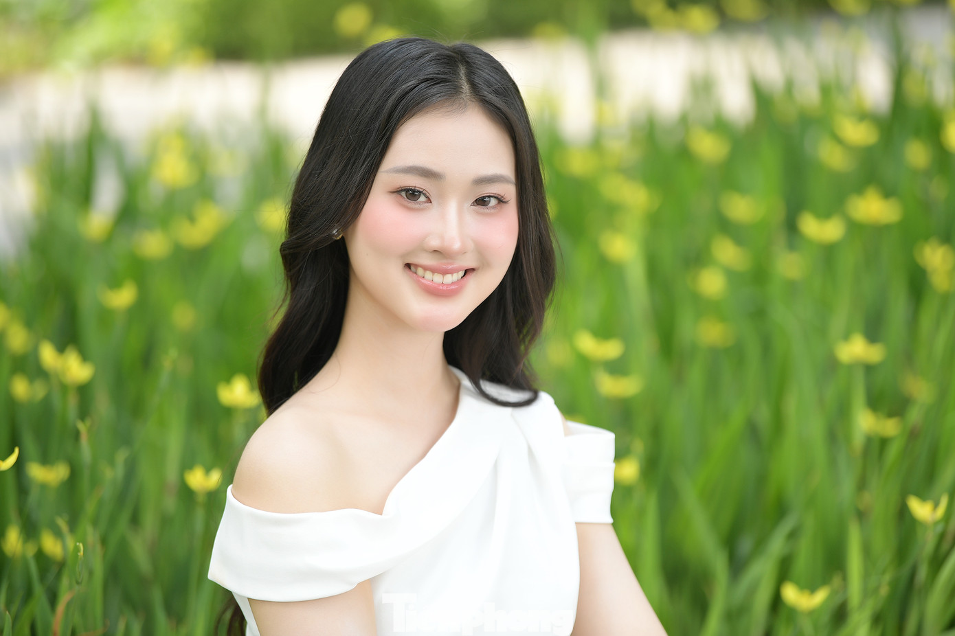 Thí sinh Hoàng Thị Tú Anh (SBD 135) sinh năm 2003, đến từ Nghệ An. Cô sở hữu chiều cao 1,68 m, nặng 48 kg, số đo ba vòng 75-58-92 cm. Cô đang là sinh viên năm thứ 4 tại Đại học Ngoại thương.