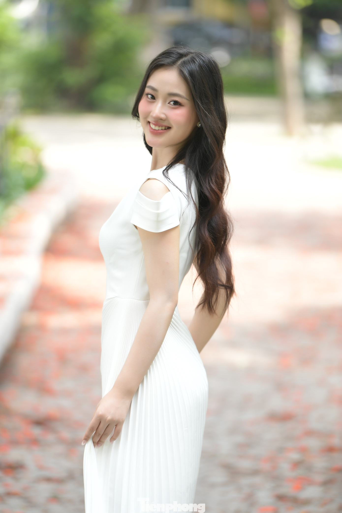 Theo Tú Anh, hành trình của cô được viết tiếp nhờ người thân luôn ủng hộ, đồng hành. Cô thú nhận từng gặp nhiều áp lực về tinh thần, thậm chí muốn bỏ cuộc. Tú Anh cho biết tham gia cuộc thi là lần đầu cô đi giày cao gót 20 cm hay lần đầu mặc bikini trình diễn trước công chúng.