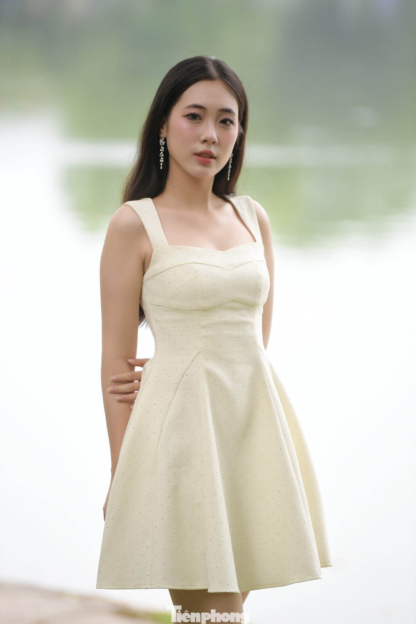 Theo Phương Chi, Hoa hậu thế hệ gen Z sẽ có suy nghĩ bạo dạn hơn thế hệ đi trước. Họ có nhiều điều muốn thử, tự do hơn trong phát ngôn và sẵn sàng chia sẻ suy nghĩ của mình. Cô nêu quan điểm: "Họ có thể là những cô gái vượt ra khỏi khuôn mẫu, xây dựng cá tính riêng để sống trọn vẹn trong từng khoảnh khắc". Theo Phương Chi, Hoa hậu thế hệ gen Z sẽ có suy nghĩ bạo dạn hơn thế hệ đi trước. Họ có nhiều điều muốn thử, tự do hơn trong phát ngôn và sẵn sàng chia sẻ suy nghĩ của mình. Cô nêu quan điểm: "Họ có thể là những cô gái vượt ra khỏi khuôn mẫu, xây dựng cá tính riêng để sống trọn vẹn trong từng khoảnh khắc".