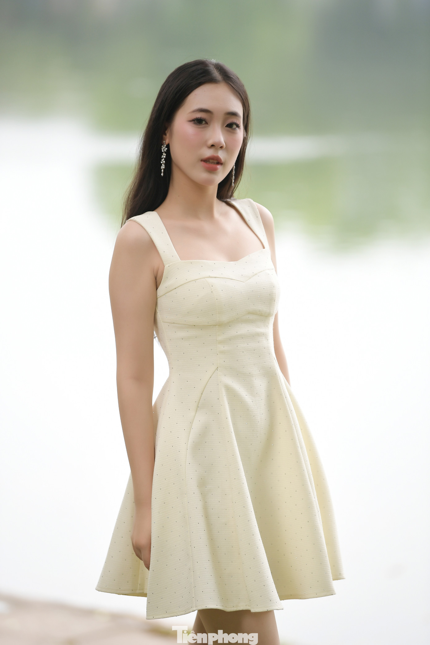 Theo Phương Chi, Hoa hậu thế hệ gen Z sẽ có suy nghĩ bạo dạn hơn thế hệ đi trước. Họ có nhiều điều muốn thử, tự do hơn trong phát ngôn và sẵn sàng chia sẻ suy nghĩ của mình. Cô nêu quan điểm: "Họ có thể là những cô gái vượt ra khỏi khuôn mẫu, xây dựng cá tính riêng để sống trọn vẹn trong từng khoảnh khắc". Theo Phương Chi, Hoa hậu thế hệ gen Z sẽ có suy nghĩ bạo dạn hơn thế hệ đi trước. Họ có nhiều điều muốn thử, tự do hơn trong phát ngôn và sẵn sàng chia sẻ suy nghĩ của mình. Cô nêu quan điểm: "Họ có thể là những cô gái vượt ra khỏi khuôn mẫu, xây dựng cá tính riêng để sống trọn vẹn trong từng khoảnh khắc".