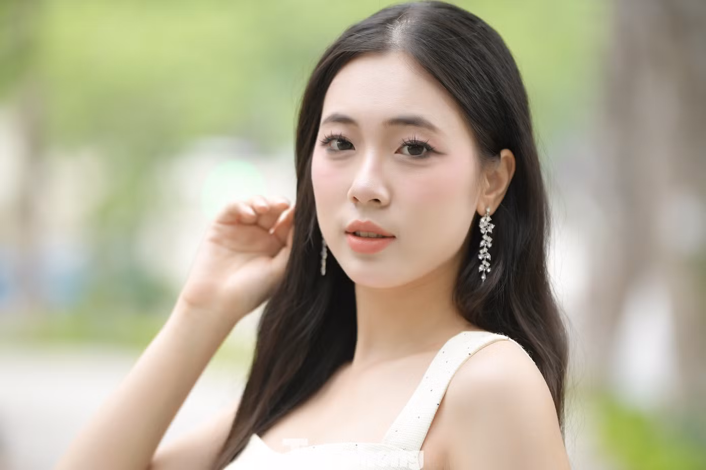 Nguyễn Phương Chi là sinh viên năm hai ngành Ngôn ngữ Anh, Đại học Thương mại. Cô gái sinh năm 2005 đến từ Hà Nội sở hữu IELTS 7.0.